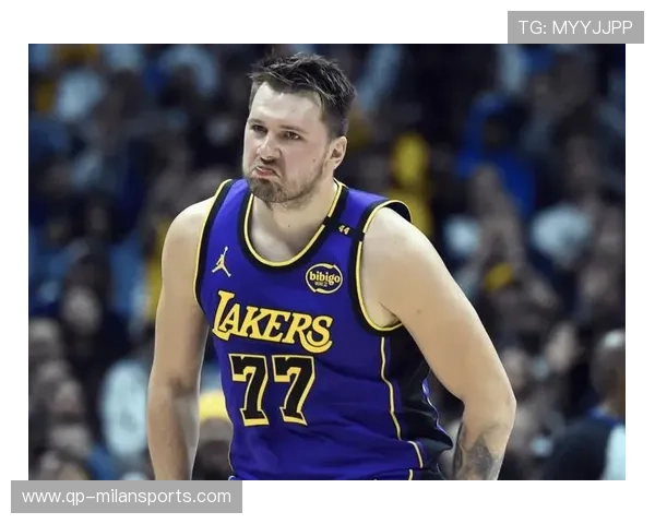 东契奇背身中投轻松命中，独行侠继续加速